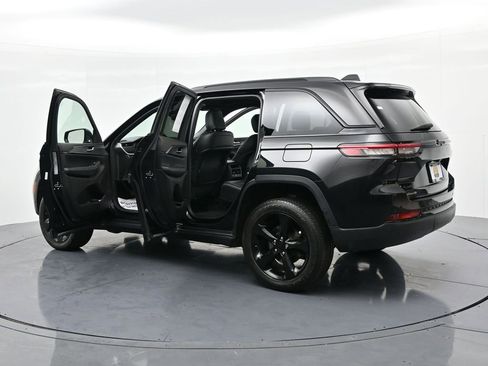 Used 2023 Jeep Grand Cherokee Altitude image 26