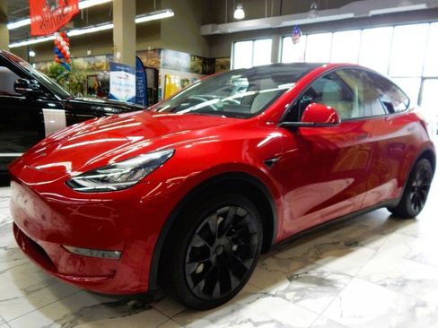 Used 2023 Tesla Model Y Long Range image 2