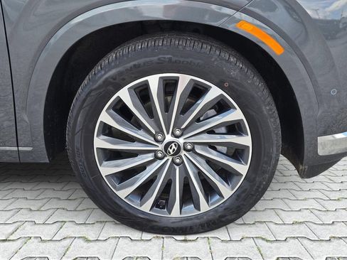 Certified 2025 Hyundai Palisade Calligraphy FWD image 3