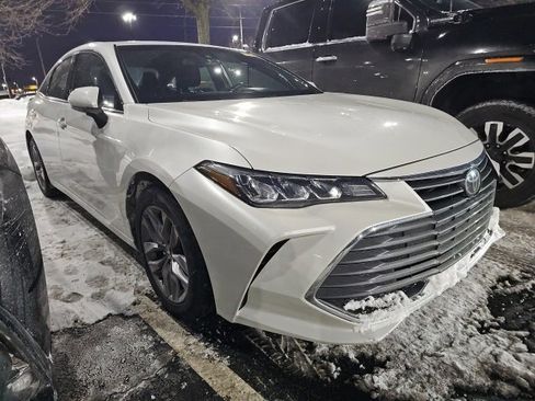 Used 2022 Toyota Avalon XLE image 2