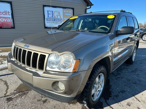 Used 2005 Jeep Grand Cherokee Laredo image 1