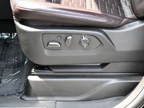 Used 2023 Cadillac Escalade ESV Sport Platinum w/ LPO, ONYX Package AWD/4WD image 19