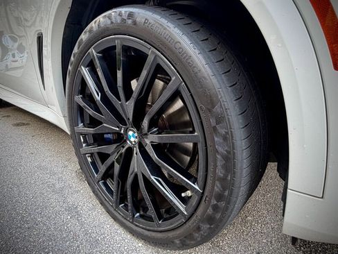 Used 2022 BMW X5 xDrive40i w/ M Sport Package image 17