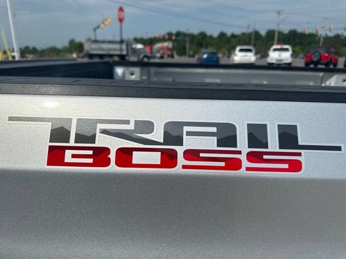 Used 2020 Chevrolet Silverado 1500 Custom Trail Boss w/ Custom Convenience Package AWD/4WD image 15