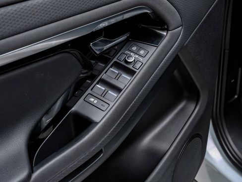 Used 2021 Land Rover Range Rover Evoque S image 41