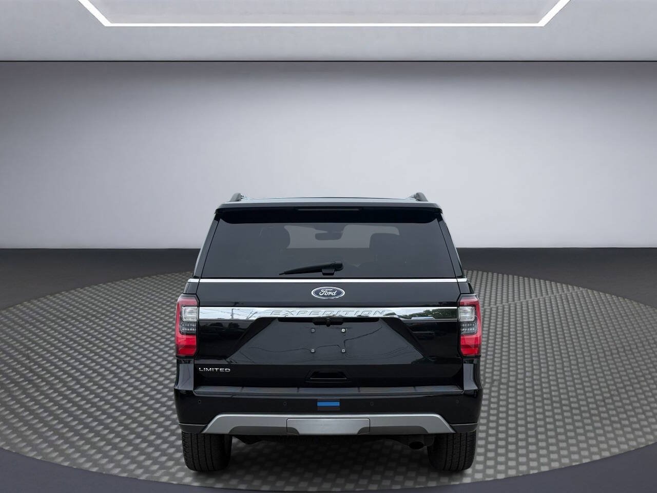 Used 2019 Ford Expedition Limited w/ Equipment Group 302A AWD/4WD image 6