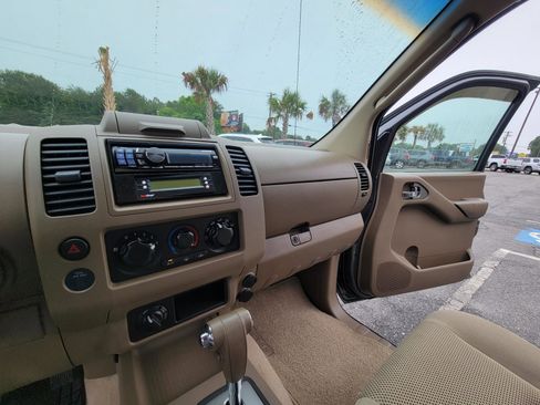 Used 2007 Nissan Frontier SE w/ SE Value Truck Pkg AWD/4WD image 29