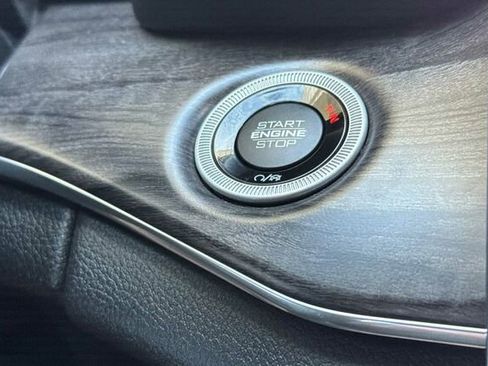 Used 2022 Jeep Grand Cherokee Overland w/ Advanced Protech Group III image 23