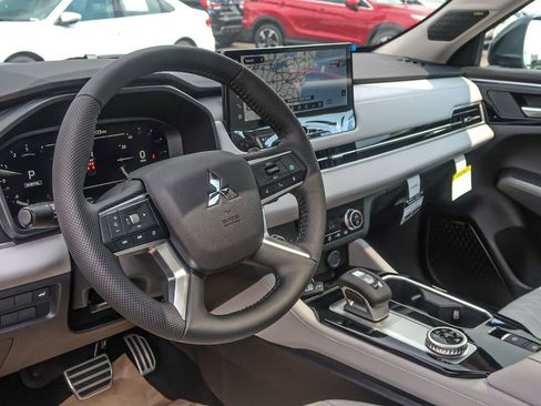 New 2025 Mitsubishi Outlander AWD image 29