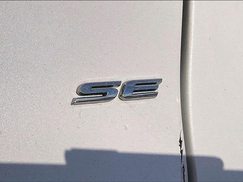 Used 2017 Ford Fusion SE image 24