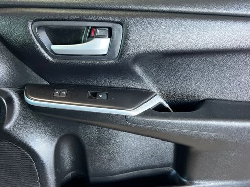 Used 2017 Toyota Camry SE FWD image 17