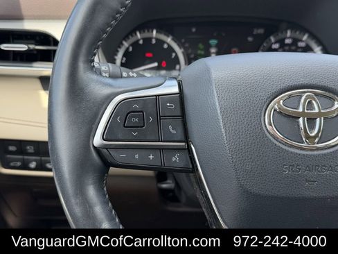 Used 2021 Toyota Highlander Platinum AWD/4WD image 16