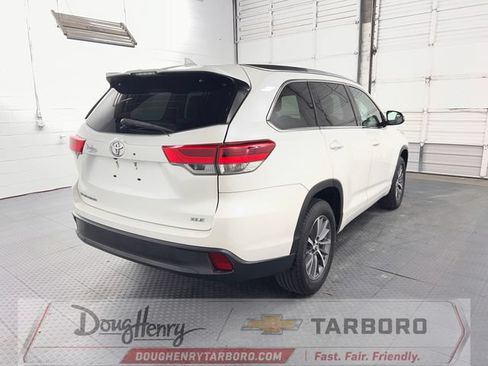 Used 2018 Toyota Highlander XLE FWD image 8