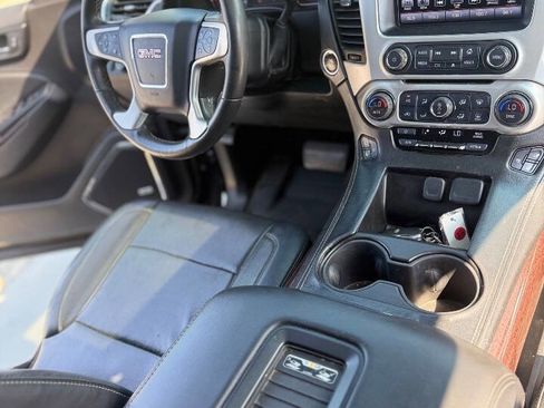 Used 2016 GMC Yukon XL SLT w/ Open Road Package image 32