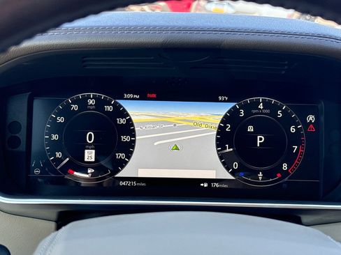 Used 2020 Land Rover Range Rover HSE image 17