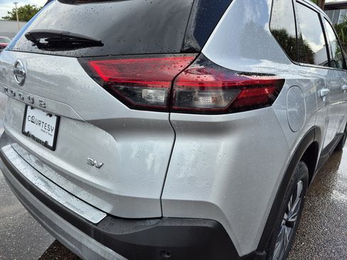 Certified 2021 Nissan Rogue SV FWD image 12