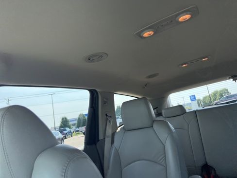 Used 2011 Chevrolet Traverse LT w/ Personal Connectivity Package image 25