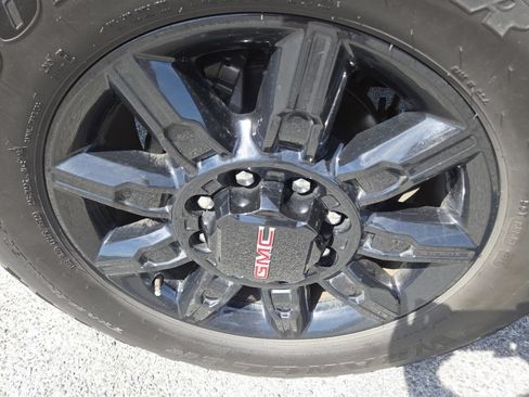 Used 2024 GMC Sierra 2500 AT4 w/ AT4 Premium Plus Package AWD/4WD image 16
