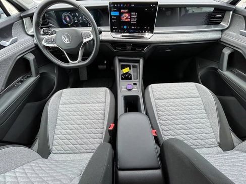 Certified 2025 Volkswagen Tiguan S FWD image 12