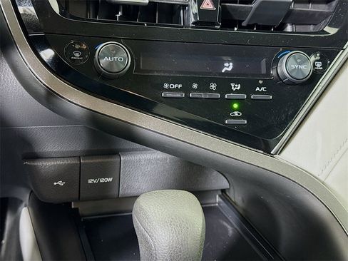 Certified 2022 Toyota Camry LE image 8