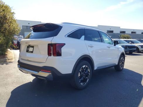 New 2026 Kia Sorento S w/ S Panoramic Sunroof Package image 4