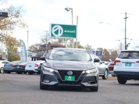 Used 2020 Nissan Sentra SR image 2