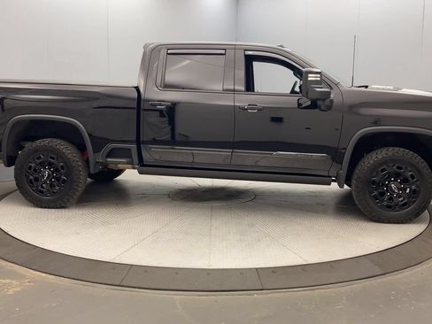 Used 2024 Chevrolet Silverado 2500 High Country w/ High Country Premium Package AWD/4WD image 6