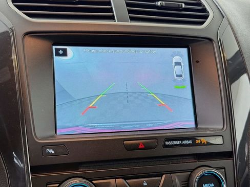 Used 2018 Ford Explorer XLT w/ Equipment Group 202A image 18