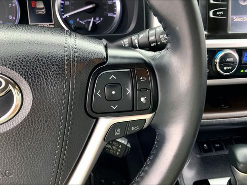 Used 2019 Toyota Highlander XLE image 22