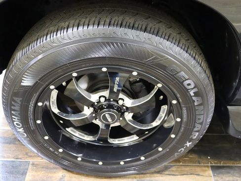 Used 2005 Cadillac Escalade ESV Platinum image 27