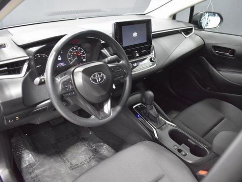 Used 2025 Toyota Corolla LE image 4