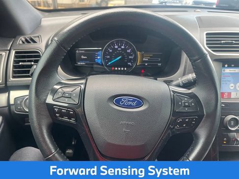 Used 2018 Ford Explorer XLT w/ Equipment Group 202A FWD image 9