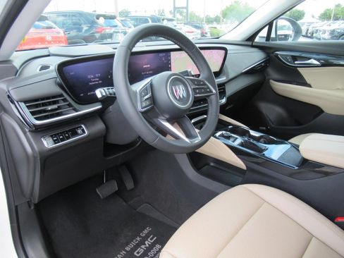Used 2025 Buick Envision Preferred AWD/4WD image 17