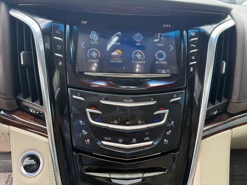 Used 2015 Cadillac Escalade Luxury AWD/4WD image 26