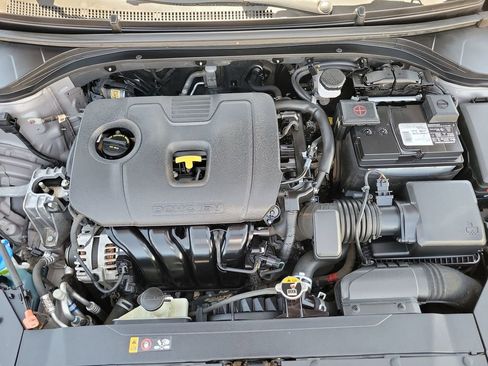 Used 2020 Hyundai Elantra Limited FWD image 10