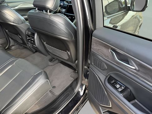 Used 2022 Jeep Grand Cherokee Overland w/ MOPAR Finishing Package AWD/4WD image 11