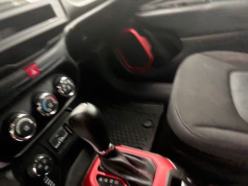 Used 2016 Jeep Renegade Trailhawk AWD/4WD image 12