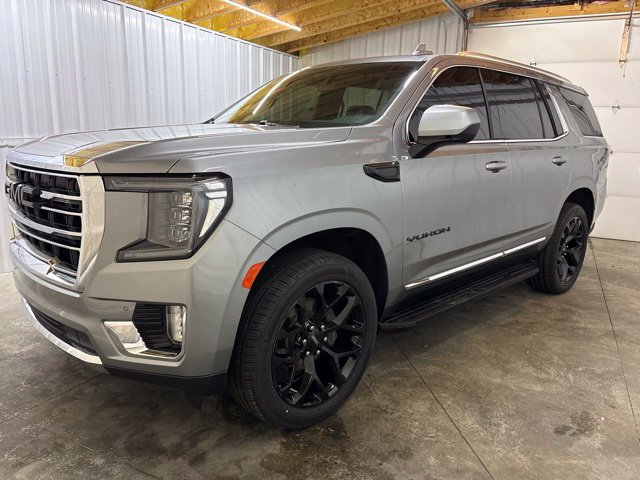 Used 2023 GMC Yukon SLT AWD/4WD image 3
