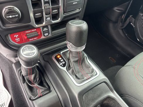 Used 2021 Jeep Gladiator Rubicon w/ Cold Weather Group AWD/4WD image 34