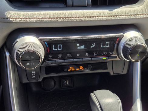 Used 2025 Toyota RAV4 XLE w/ Convenience Package image 19