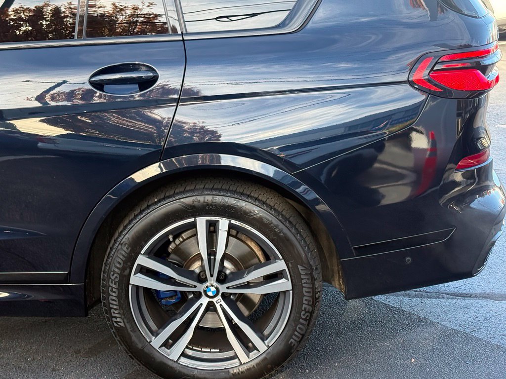 Used 2024 BMW X7 xDrive40i w/ M Sport Package AWD/4WD image 4
