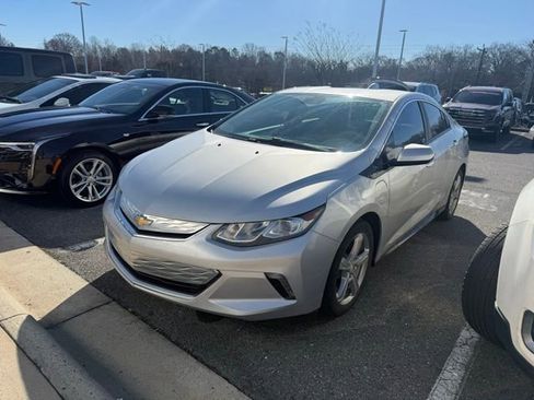 Used 2017 Chevrolet Volt LT w/ Comfort Package image 3