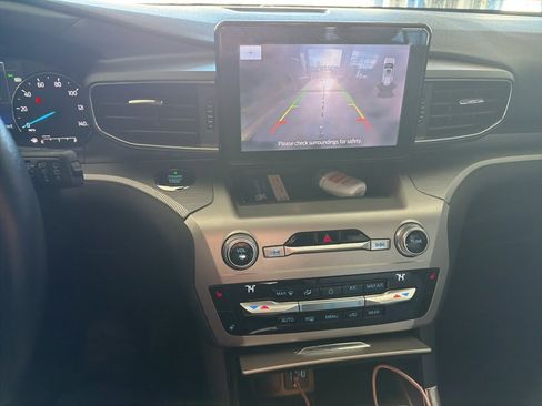 Used 2021 Ford Explorer XLT w/ Equipment Group 202A image 12