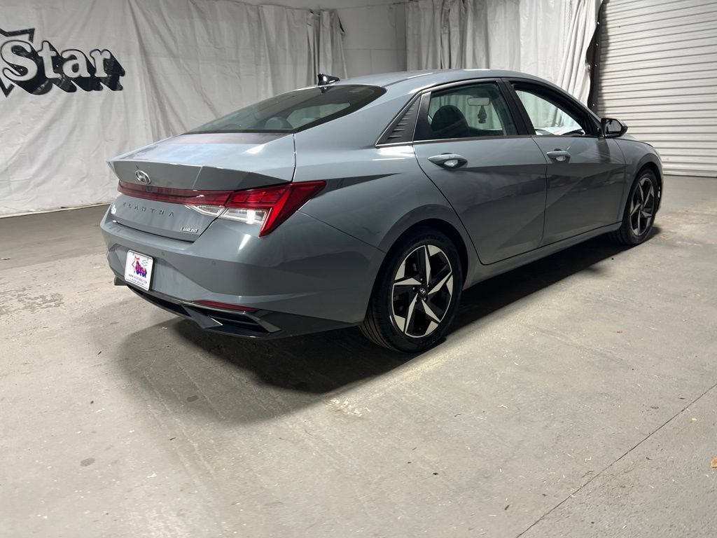 Used 2021 Hyundai Elantra Limited FWD image 7