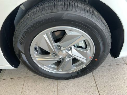 New 2026 Hyundai Elantra SE FWD image 22