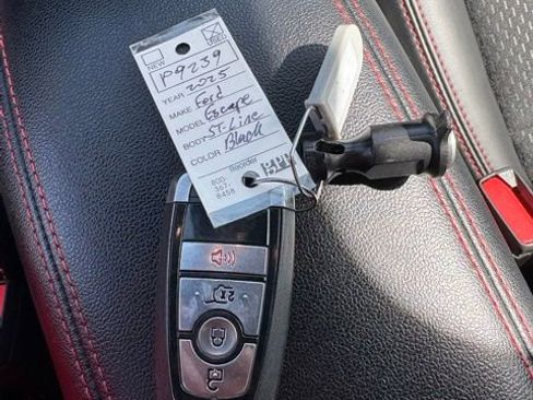 Used 2025 Ford Escape ST-Line AWD/4WD image 6