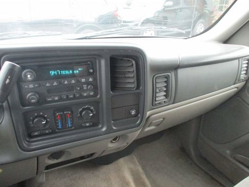 Used 2005 Chevrolet Tahoe LS image 10