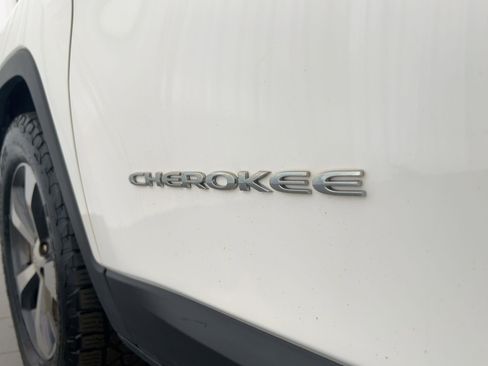 Used 2019 Jeep Cherokee Limited w/ Trailer Tow Group image 33