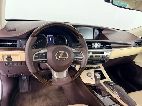 Used 2018 Lexus ES 350 w/ Luxury Package w/Wood Trim FWD image 4
