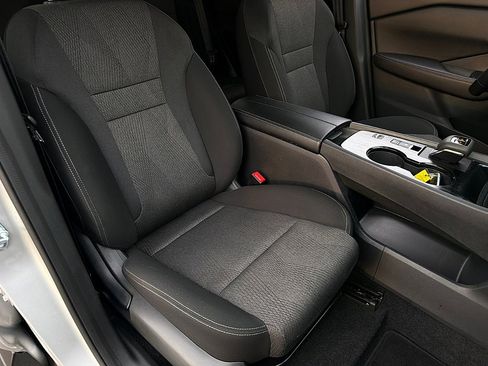 Used 2025 Nissan Rogue SV image 21